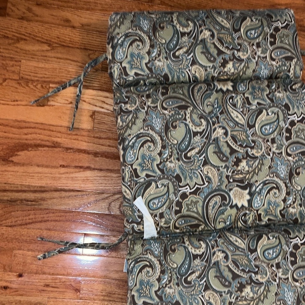 Plantation Patterns : Paisley Patterned Seat Cushions - Picture 4 of 8